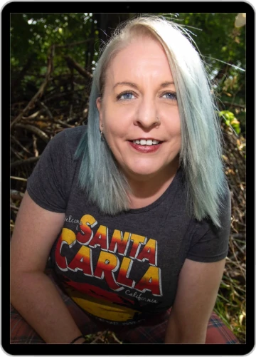 Louise (me!) - The Nerd behind Little Nerd Web Design - small business web designer